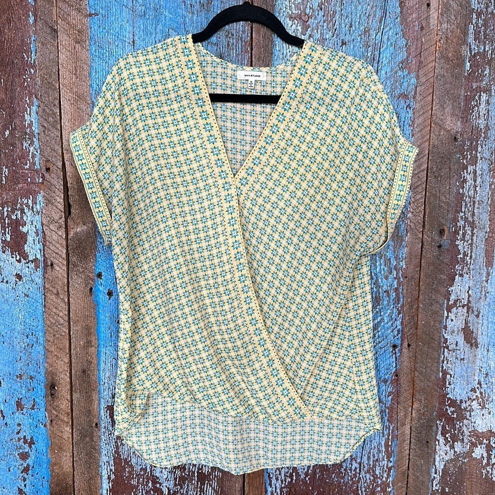 Max Studio Yellow Print Top Size Medium